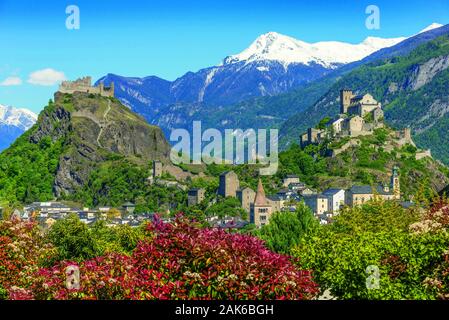 Kanton Wallis : Sion, Ruinen des Schlosses Tourbillon (liens) und die Burganlage Valère mit der Basilique Notre-Dame, Schweiz | conditions dans le monde entier Banque D'Images