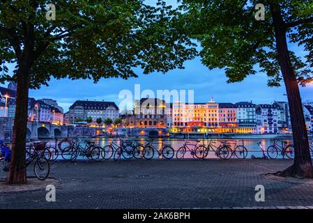 Canton Bâle-Ville : Blick von Petit Bâle auf die Altstadt von grand-Bâle, Schweiz | utilisée dans le monde entier Banque D'Images