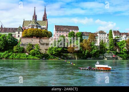 Canton Bâle-Ville : Blick von der Kleinbasler Seite auf die Altstadt mit Muenster, Schweiz | utilisée dans le monde entier Banque D'Images