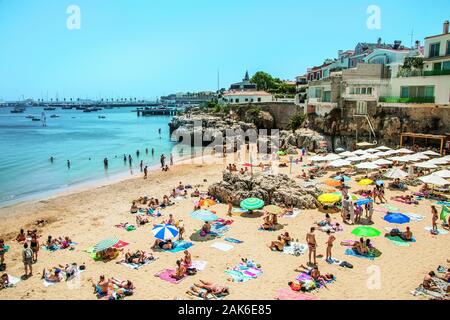 Cascais : Strandszene an der Praia da Rainha, Lissabon | utilisée dans le monde entier Banque D'Images