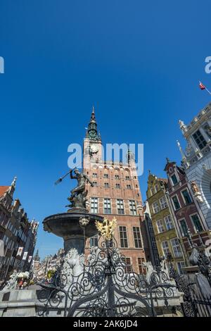 Gdansk (Dantzig) : Neptunbrunnen auf dem Markt Langen, im Hintergrund das Rathaus, Rechtstaedtische Danzig | conditions dans le monde entier Banque D'Images