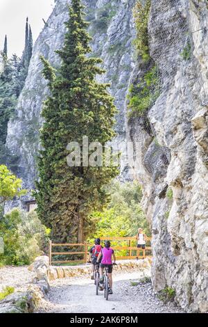 Historischer Panoramaweg : Strada del Ponale, Gardasee | conditions dans le monde entier Banque D'Images