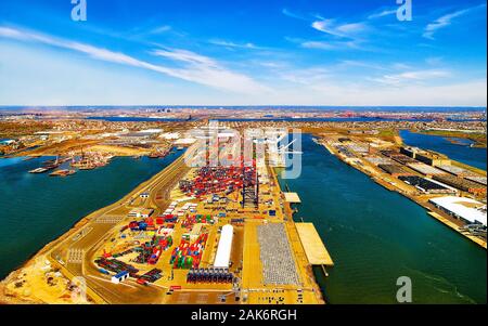Vue aérienne sur le terminal conteneurs de Bayonne reflex Banque D'Images