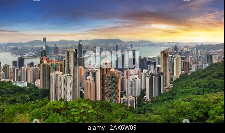 Panorama de Hong Kong - un lever de soleil de Victoria Peak Banque D'Images