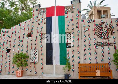 L'Association des journalistes des EAU à Dubaï décoré avec les EAU flag Banque D'Images