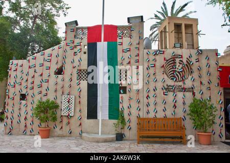 L'Association des journalistes des EAU à Dubaï décoré avec les EAU flag Banque D'Images