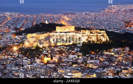 Grèce - Athènes skyline at night avec acropole Banque D'Images