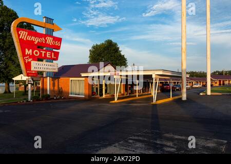 Liban, Missouri, États-Unis - 6 juillet 2014 : Le Munger Moss Motel le long de la célèbre route 66 dans la ville du Liban, dans l'état de l'Illinois, USA. Banque D'Images