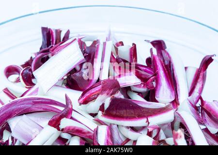 Bol de légumes italien typique, l'hiver. Le radicchio rosso Tardivo di Treviso, Italie. Banque D'Images