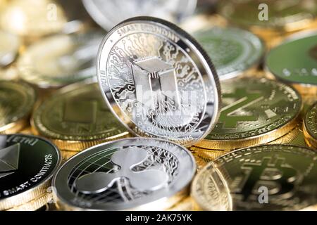 Cryptocurrencys nouveau de l'argent numérique, Bitcoin, litecoin, etherium coins close up Banque D'Images