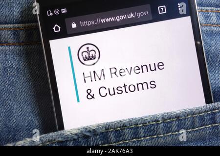 Le gouvernement du Royaume-Uni site web pour HM Revenue and Customs affiché sur smartphone caché dans la poche de jeans Banque D'Images