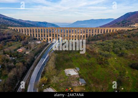 Aqueduc de Vanvitelli ou Acquedotto Carolino, Valle di Maddaloni CE, Italie Banque D'Images