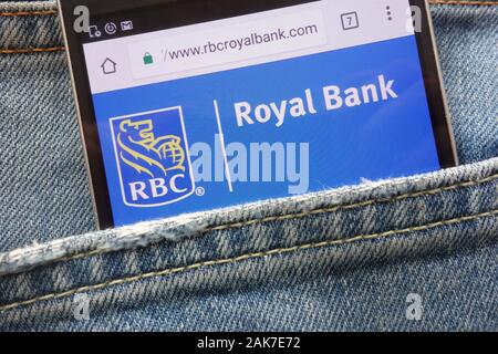 RBC site web de la Banque Royale du Canada affiche sur smartphone caché dans la poche de jeans Banque D'Images