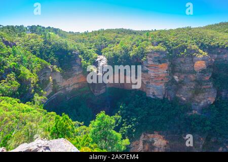 Wentworth Falls et vue panoramique de canyon dans les Blue Mountains Blue Mountains National Park près de Sydney, Nouvelle-Galles du Sud, Australie. Banque D'Images