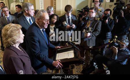 Washington, DC, USA. Jan 7, 2020. 7 janvier 2020 - Washington, DC, United States : le sénateur américain Chuck Schumer (D-NY), s'exprimant lors de la conférence de presse du caucus du Sénat. Crédit : Michael Brochstein/ZUMA/Alamy Fil Live News Banque D'Images