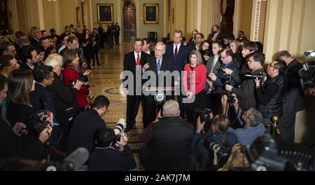 Washington, DC, USA. Jan 7, 2020. 7 janvier 2020 - Washington, DC, United States : Sénateur américain MITCH MCCONNELL (R-KY) s'exprimant lors de la conférence de presse du caucus du Sénat républicain. Crédit : Michael Brochstein/ZUMA/Alamy Fil Live News Banque D'Images