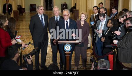 Washington, DC, USA. Jan 7, 2020. 7 janvier 2020 - Washington, DC, United States : le sénateur américain Chuck Schumer (D-NY), s'exprimant lors de la conférence de presse du caucus du Sénat. Crédit : Michael Brochstein/ZUMA/Alamy Fil Live News Banque D'Images