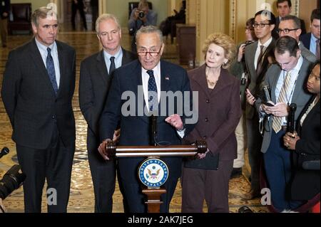 Washington, DC, USA. Jan 7, 2020. 7 janvier 2020 - Washington, DC, United States : le sénateur américain Chuck Schumer (D-NY), s'exprimant lors de la conférence de presse du caucus du Sénat. Crédit : Michael Brochstein/ZUMA/Alamy Fil Live News Banque D'Images