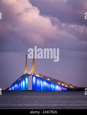 Le Bob Graham Sunshine Skyway Bridge - Une traversée de la baie de Tampa Cable-Stayed Bridge reliant Saint-Pétersbourg et Bradenton, Florida, USA Banque D'Images