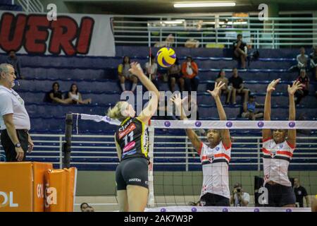 Parana, Brésil. 07Th Jan, 2020. L'équipe de Sao Paulo, Parana reçoit le Dentil Praia Grande, l'équipe de mardi soir (07) à José Corrêa Gymnasium à Barueri/SP. Valable pour les match de volley Super League, saison 19/20. Credit : Vinicius Nunes/FotoArena/Alamy Live News Banque D'Images