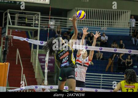 Parana, Brésil. 07Th Jan, 2020. L'équipe de Sao Paulo, Parana reçoit le Dentil Praia Grande, l'équipe de mardi soir (07) à José Corrêa Gymnasium à Barueri/SP. Valable pour les match de volley Super League, saison 19/20. Credit : Vinicius Nunes/FotoArena/Alamy Live News Banque D'Images