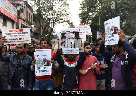 Kolkata, Inde. 07Th Jan, 2020. Un rassemblement de masse de College Square à Jorasanko Thakurbari, organisé par le général des étudiants de différentes institutions pour protester contre les attaques sur les étudiants - les plus brillants chercheurs et l'avenir de notre pays et sur divers établissements d'enseignement de tout le pays y compris Jamia Millia Islamia, JNU, Université Aligarh, Université Jadavpur et plusieurs autres, dans une tentative d'étouffer la voix de protestation et de résistance contre le Gouvernement BJP fasciste/RSS. (Photo par Sukhomoy Sen/ Pacific Press) Credit : Pacific Press Agency/Alamy Live News Banque D'Images