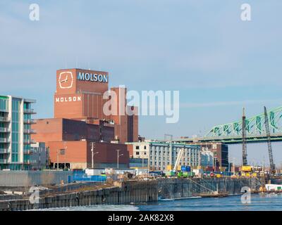 Montréal, QC, Canada. Janvier 2020. L'ancienne brasserie Molson, fondée en 1786, est situé le long de la fleuve Saint-Laurent de Montréal et va se déplacer Banque D'Images