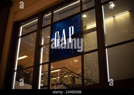 01/01/2020 - Beverly Hills, CA: Gap Store Sign in Grove,Beverly Hills, LA,CA, États-Unis. Banque D'Images