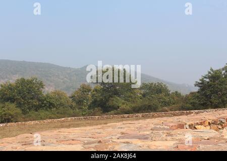 Ruines de la prison, où un roi était limitée par son fils, rajgir, Bihar, Inde. Banque D'Images