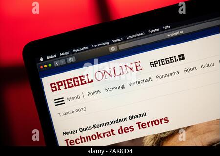 Hambourg, Allemagne. 07Th Jan, 2020. L'ancienne présence en ligne de l'actualité magazine "Der Spiegel" peut être vu sur un ordinateur portable. Après environ 25 ans, le nom et le logo 'Spiegel' en ligne disparaîtra. Le site web est maintenant appelé 'Der Spiegel', tout comme le magazine des nouvelles. Crédit : Daniel Reinhardt/dpa/Alamy Live News Banque D'Images