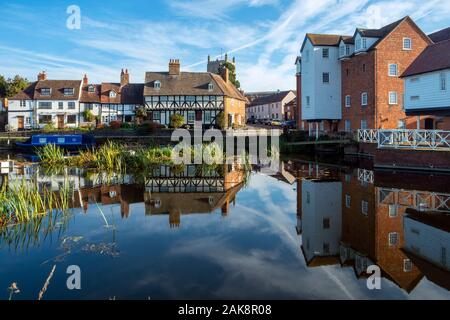 Un groupe pittoresque de près de Abbey Mill cottages idyllique dans la ville de Gloucester, Gloucestershire, Severn Vale, UK Banque D'Images