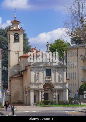 Sanctuaire de la Madonnina in Prato, Varèse. Église du 15ème siècle contenant de splendides fresques. façade baroque restauré au 17e siècle Banque D'Images