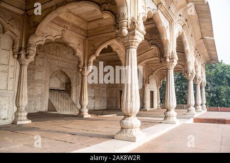 Vue de l'intérieur du Khas Mahal Fort Rouge, a servi de résidence privée de l'empereur moghol de Delhi Inde Banque D'Images