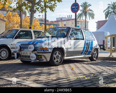 MONTMELO, ESPAGNE-30 novembre 2019 - 1984 Renault 5 (aka le voiture ou R5) deuxième génération (aka Supercinq, Superfive) voiture rallye Banque D'Images