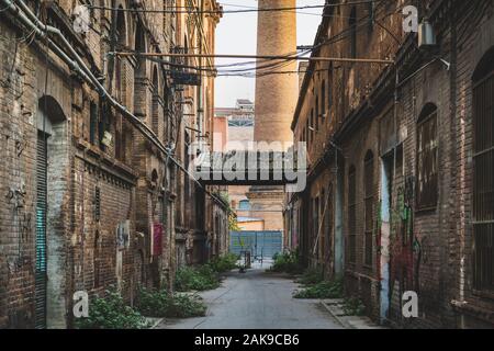 Ruelle d'une ancienne usine abandonnée. Banque D'Images