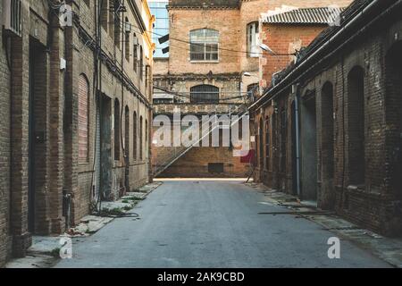 Ruelle d'une ancienne usine abandonnée. Banque D'Images