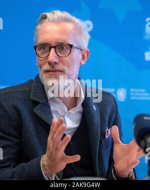 Erfurt, Allemagne. 05Th Jan, 2020. Benjamin-Immanuel Hoff (Die Linke), Ministre de l'Agriculture de Thuringe, fournit des informations sur l'apparence de Thuringe à la Semaine verte internationale 2020 à Berlin. Du 17 au 26 janvier 2020, l'Ilm district formeront l'accent régional de Thuringe pour participer au plus grand salon de l'alimentation. Crédit : Michael Reichel/dpa-Zentralbild/dpa/Alamy Live News Banque D'Images