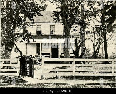 L'assassinat d'Abraham Lincoln : vol, poursuite, capture, et la répression des conspirateurs . éviter les soupçons. Wasferried l'expédition sur la rivière, et a commencé a faim, sommeil, andtired pour Bowling Green, pour atteindre le lieu betweeneleven et douze heures de nuit. Il a été appris thatone des confédérés, le capitaine Jett, a été l'arrêt de hereat l'hôtel appartenant à Henry Galdman, dont les daughterwas Jetts sweetheart. Le bâtiment était entouré andColonel Conger et les deux officiers entrés, il foundtheir façon de Jetts prix, et l'ont arrêté. Jett était verymuch alarmés, et semblait savoir w Banque D'Images