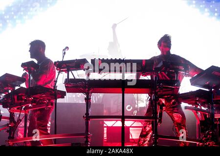 Odense, Danemark. Juin 27th, 2019. L'American DJ duo Le Chainsmokers effectue un spectacle en direct au cours de la Danish music festival poudrière 2019 à Odense. (Photo crédit : Lasse Lagoni Gonzales - Photo). Banque D'Images