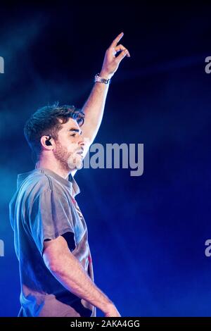 Odense, Danemark. Juin 27th, 2019. L'American DJ duo Le Chainsmokers effectue un spectacle en direct au cours de la Danish music festival poudrière 2019 à Odense. (Photo crédit : Lasse Lagoni Gonzales - Photo). Banque D'Images