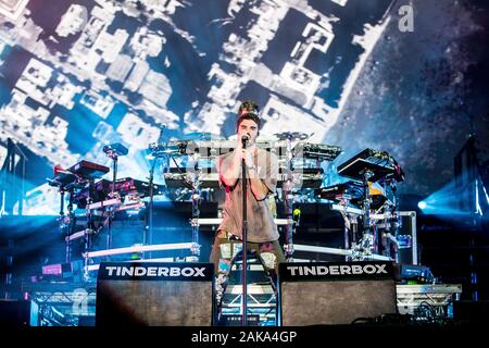 Odense, Danemark. Juin 27th, 2019. L'American DJ duo Le Chainsmokers effectue un spectacle en direct au cours de la Danish music festival poudrière 2019 à Odense. (Photo crédit : Lasse Lagoni Gonzales - Photo). Banque D'Images