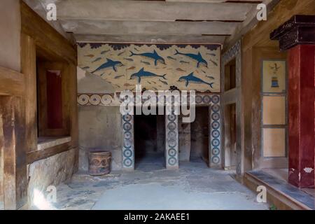 Crète, Grèce - janvier 2016. Les dauphins sur le murs de Knossos Banque D'Images