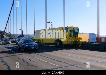 VerŠndert Fahrspuren Zipper route die auf der Golden Gate Bridge, San Francisco, USA, Frankreich Banque D'Images