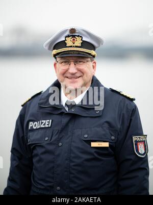 Hambourg, Allemagne. 05Th Jan, 2020. Karsten Witt, chef de la police de protection de l'eau, prises au cours d'une conférence de presse pour la présentation de la voile 'LKA 24/SE". Crédit : Daniel Reinhardt/dpa/Alamy Live News Banque D'Images