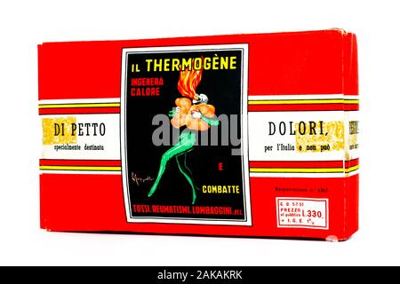 Vintage THERMOGENE medicated soft ouate de coton avec capsicum. Fort illustré par l'artiste, Leonetto Cappiello la publicité emblématique effectué en 1909 Banque D'Images