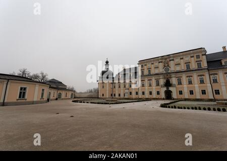 Edeleny, Hongrie - 01 02 2020 : le style baroque L'Huillier-Coburg Palace à Edeleny, Hongrie sur une journée d'hiver. Banque D'Images