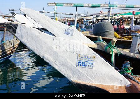 AL KHOR, QATAR -12 DEC 2019- Vue sur le port de pêche avec des bateaux sur le golfe Persique à Al Khor près de Doha, au Qatar. Banque D'Images