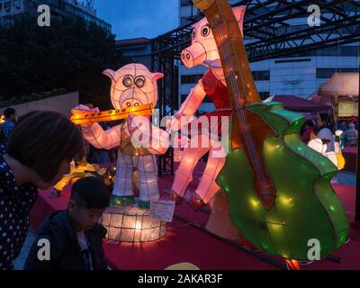 Festival des lanternes de Taipei : contrairement aux thèmes précédents qui ont été principalement inspirés par les 12 signes animaux du zodiaque chinois Banque D'Images