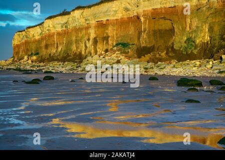 Hunstanton Cliffs à marée basse à l'ouest en hiver Norfolk Banque D'Images