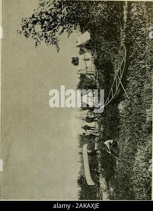 Avec fly-rod et appareil photo . M'exclamais-je, que nous nous sommes assis devant thespread qui avaient été prévues pour nous, vous avez assez pour anarmy, Hiram. Une petite armée, monsieur, répondit-il ; mais bien, attends tillwe voir ce qui reste. Les huîtres en conserve, compotée de truite grillés ;, bouillie de fontaine,pommes de terre rissolées, des biscuits et du beurre, de poires en conserve, et de thé, balancier abig faites un repas royal, et s'attardait nous ^^ Genio C. Scott dans son élégant travail sur la pêche dans les eaux américaines, dit:encore une fois, il est dit, si vous accrochez un saumon et qu'il s'attaquer à vos pièces, yourhook et un morceau de l'intestin snell à laquelle il était attaché, il n'augmenteront pas toan artifici Banque D'Images